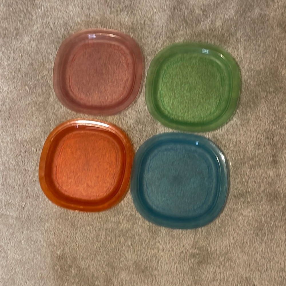 Tupperware microwavable colorful plates